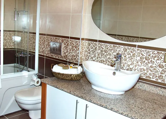 Bc Burhan Cacan & & Cafe Istanbul