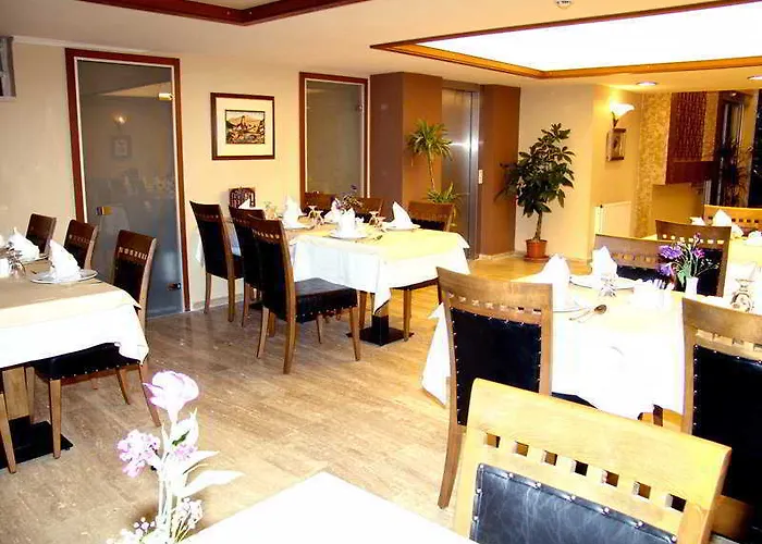 Bc Burhan Cacan & & Cafe Istanbul