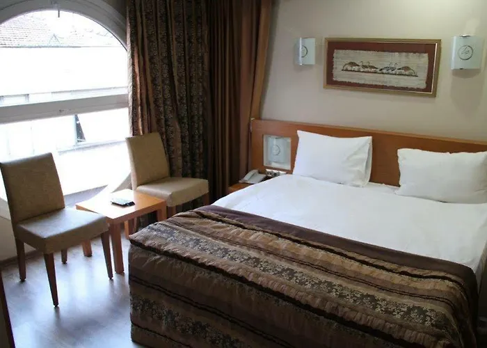 Bc Burhan Cacan & & Cafe Istanbul