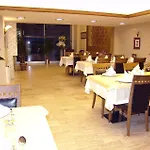 Bc Burhan Cacan & & Cafe Hotel Estambul